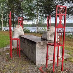 Skulpturenpark Sami: "Morgenstunden" - Arbeit in Stein, Beton und Eisen.