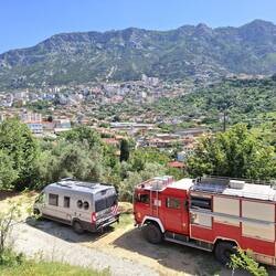 Toller Platz mit Blick auf Krujë