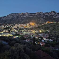 Krujë in der Dämmerung