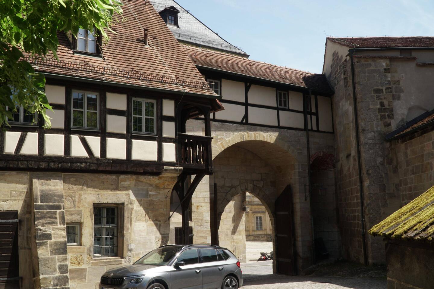 Durch dieses Tor sind wir gekommen