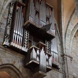 Eine Orgel mit liegenden Pfeifen 🤔