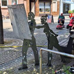 Blick vom Rotfuchs auf den Magdalenenplatz, rechts der Rollatorentreff 🦽