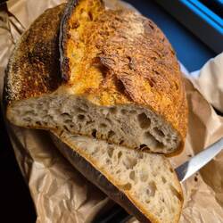 sourdough bread 😍😍 kam auch mit..OMG😍🤤 wie zuhause🥰