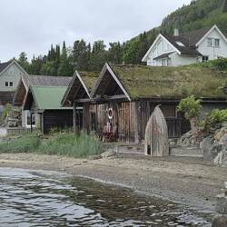 Nette Hütte am Wasser
