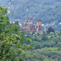 Blick auf die Drachenburg