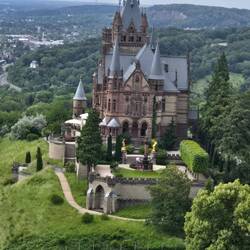 Oberhalb der Drachenburg Richtung Drachenfelsen