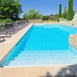 Very pretty pool area (with a ping pong table even 😉).