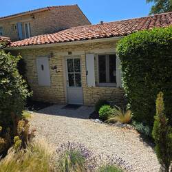 And welcome to our bastidon (small stone cottage)