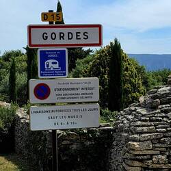 Returning to Gordes from the north (downhill - yay!).
