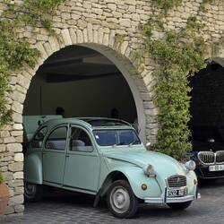Saw a few classic Citroën's like this while cycling.