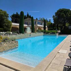 Pool during daylight 🏊‍♀️.