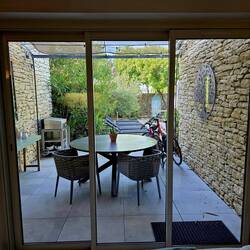 Back yard of our bastidon - peaceful and private - and Tom loves the grill 😋.