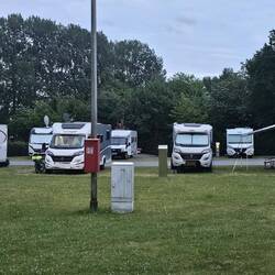 Die Parzellen sind mit mehr als 7 m Breite sehr großzügig angelegt 👍.