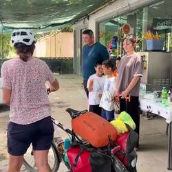 Après dégustation des Somsa, les liens sont déjà créés et le départ est accompagné de sourires