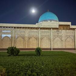 Une des nombreuses Mosquées, toujours monumentales