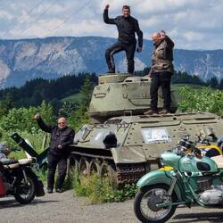 Zurückgelassener Panzer am Wurznpass