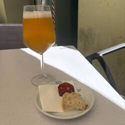Cerveza con limón with my bonus food.