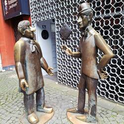 Tünnes und Schäl, zwei legendäre Figuren aus dem Hänneschen - Puppentheater