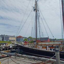 Der Ort ist geprägt mit Bootswerften und