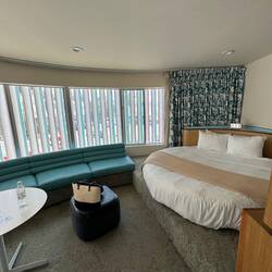 Unser Hotelzimmer hat einfach ein rundes Bett?!