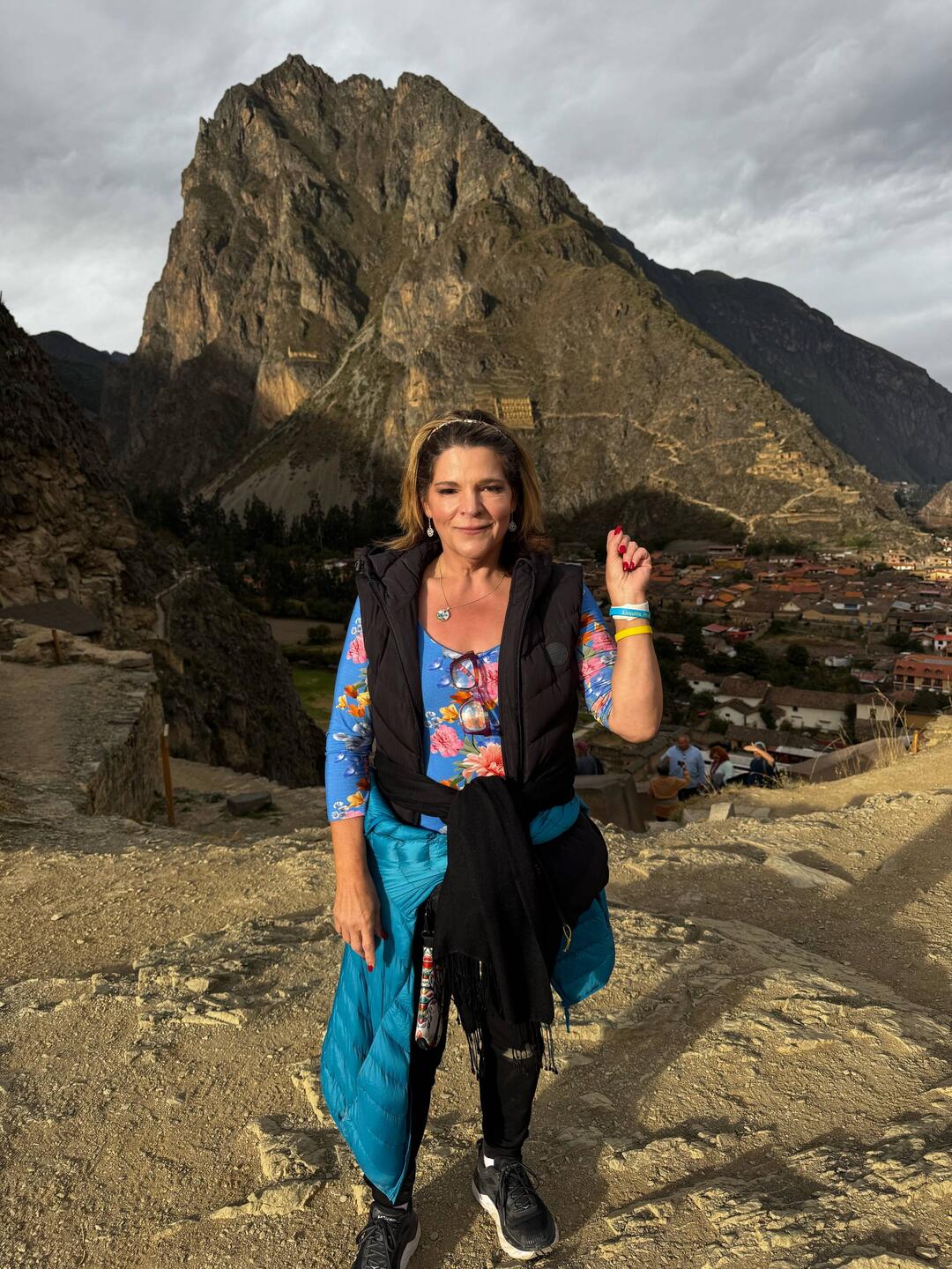 Just behind my head is the Incan grain storage on the mountain