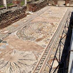 Über 100 m² grosse Mosaike