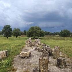 Portique sous l'orage