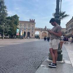 Piazza del Bra (Lincoln figuring out where to go next)
