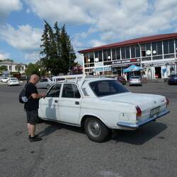 Klaus ordert ein Taxi...