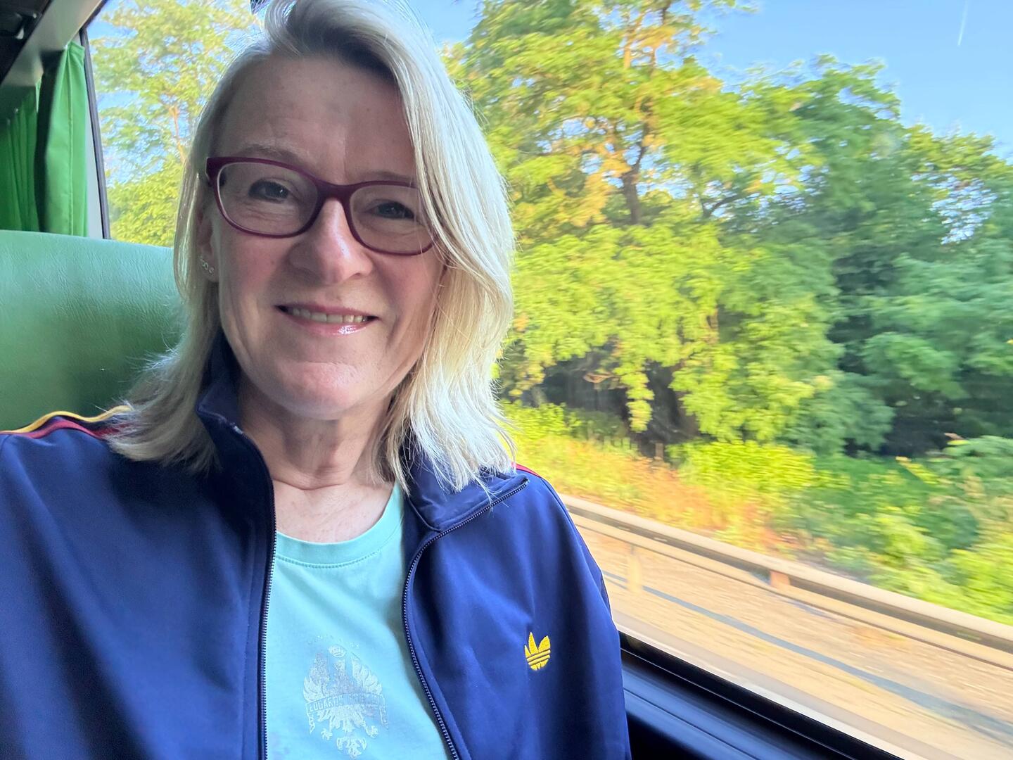 Frau Lisa, morgens vor 7 im Flixbus