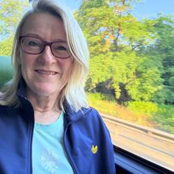 Frau Lisa, morgens vor 7 im Flixbus