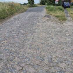 Kopfsteinpflaster pflasterte unseren Weg