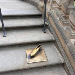 Hier liegt der Schuh noch immer.