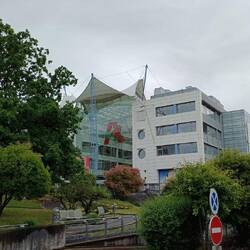 nun denn, zum Auchan-Center