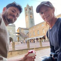 Enjoying some cheesecake in Piazza Vecchia