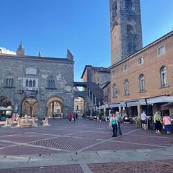 Piazza Vecchia 6:33 pm