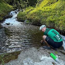 Wasser fassen. Frisch vom Berg