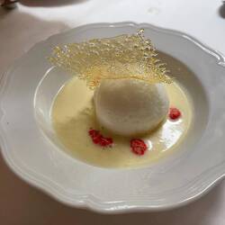 Marshmallow like meringue with crème anglaise