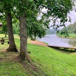 Gauja-Zeltplatz nach dem Regen