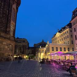 Die Frauenkirche symbolisiert gleichermassen die Schrecken des Kriegs und die Kraft des Willens.