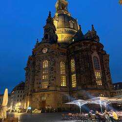 Die Frauenkirche: Das Wahrzeichen der Stadt wurde Stein für Stein wieder aufgebaut.