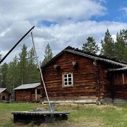 Original erhaltenen Gebäude des Tirro-Gehöfts