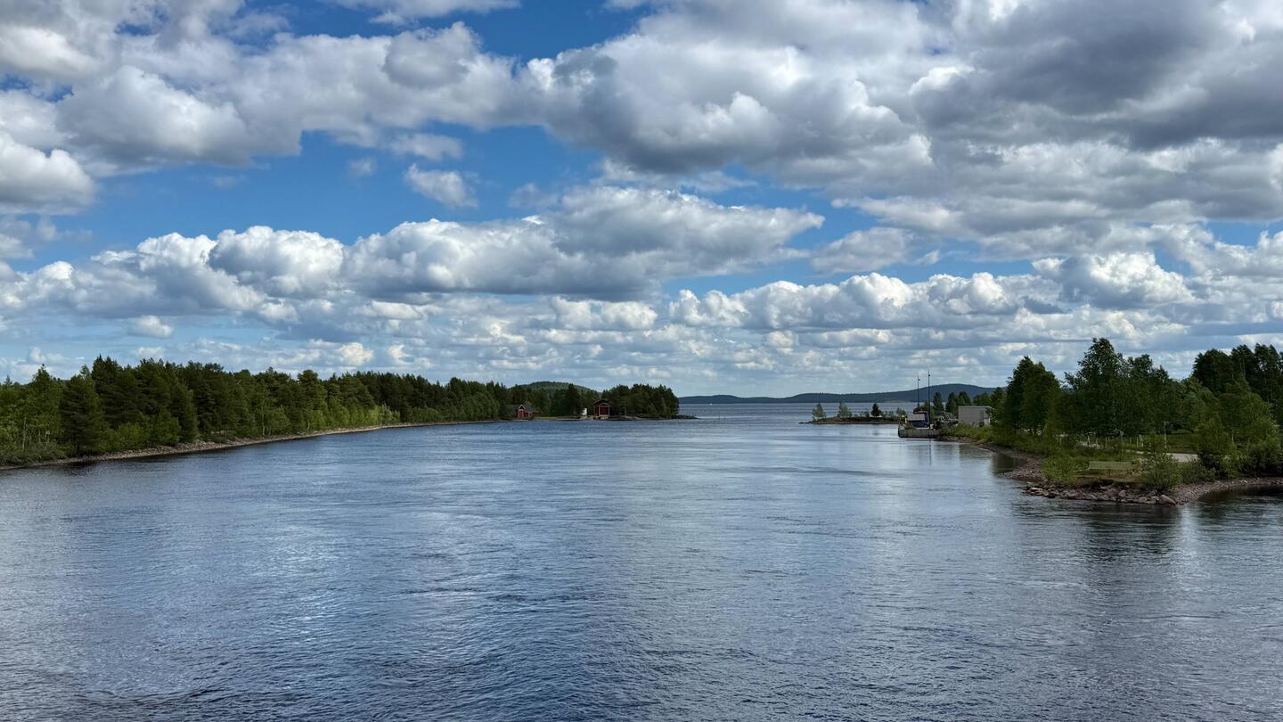 Juutuanjoki-Mündung in den Inari-See