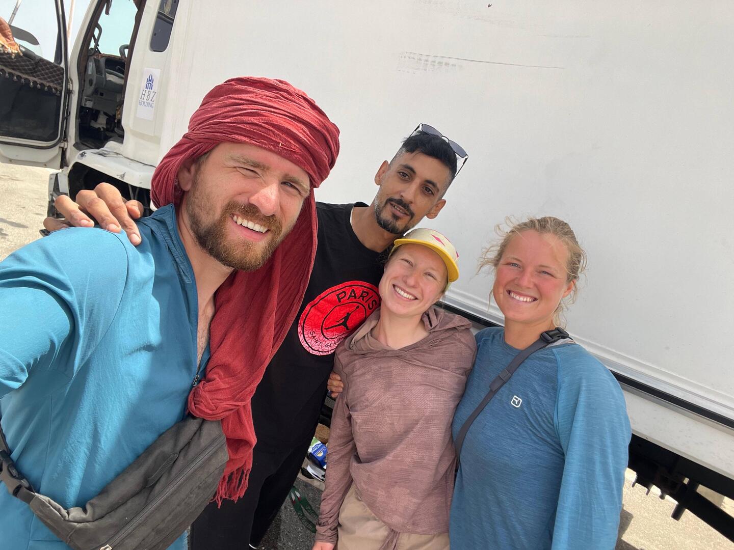 Hier mit Hichan unserem sehr freundlichen Truckfahrer