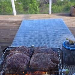 Nachtrag:gestern Abend meinen edlen kleinen Grill für unterwegs eingeweiht (Geb.Geschenk zum 60sten)