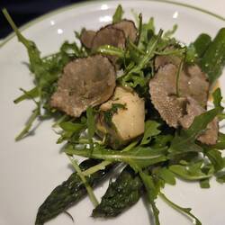 Asparagus and artichokes salad with truffle