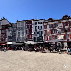 der Platz vor den Markthallen