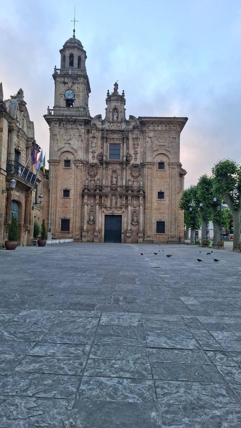 Die Kirche von Lourenzá soll angeblich der Kathedrale von Santiago Vorbild gewesen sein