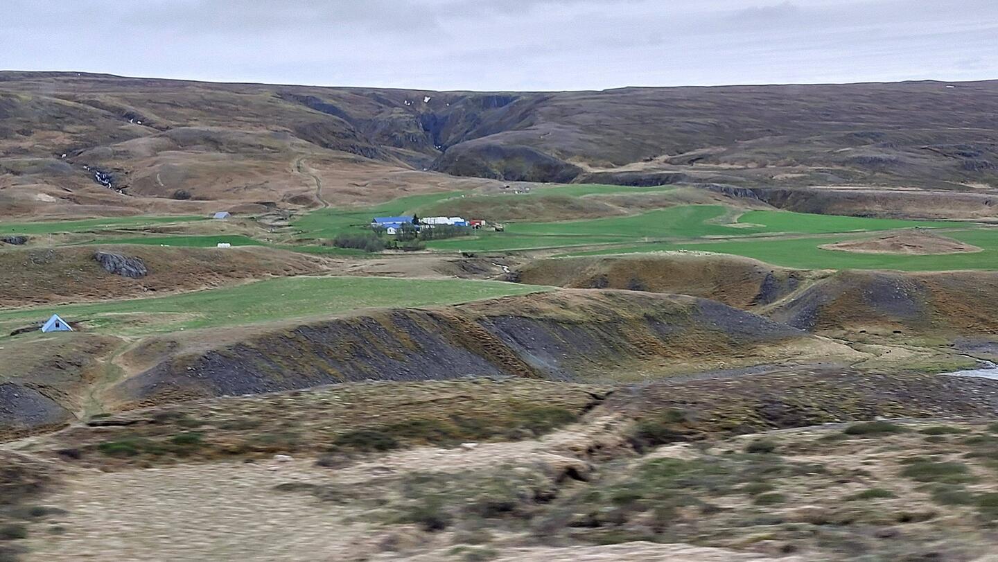 View en route; the glacial valley