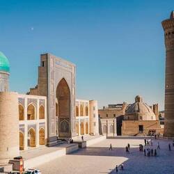 Medresen, Moschee und Minarett Poi Kalon